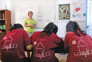 On a visit to Cambodia  Sue Rappaport Guiney ’77 was seized by an unexpected passion: teaching English to street children. Photo: Sue Rappaport Guiney ’77.