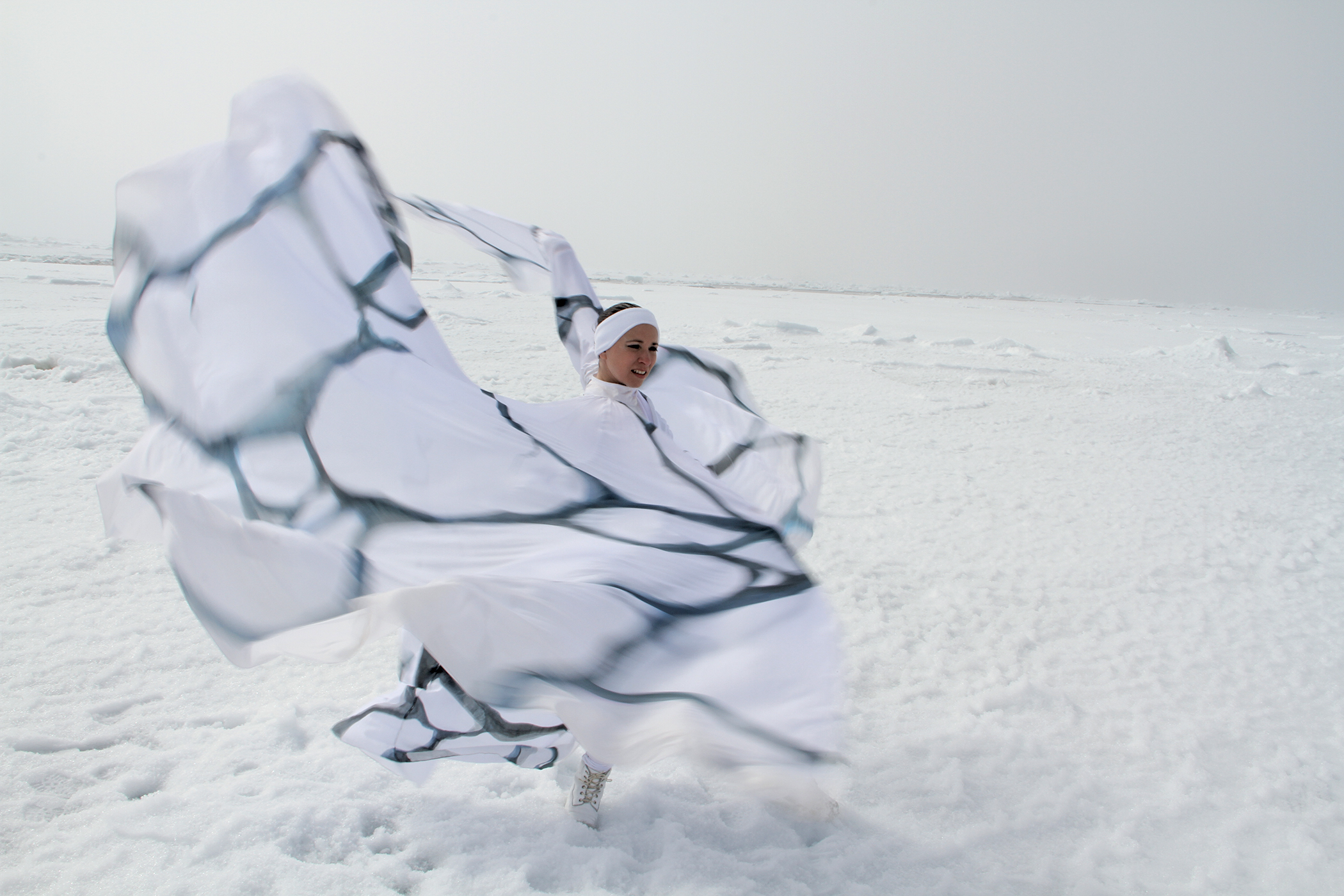 Choreographer Jody Sperling ’92 traveled to the Arctic Ocean to create her pieces on climate change. Her “Ice Flow” video captures the experience. Upcoming dance pieces and collaborations will explore the environmental questions further. See timelapsedance.com for more information and listings. Photo: Pierre Coupel