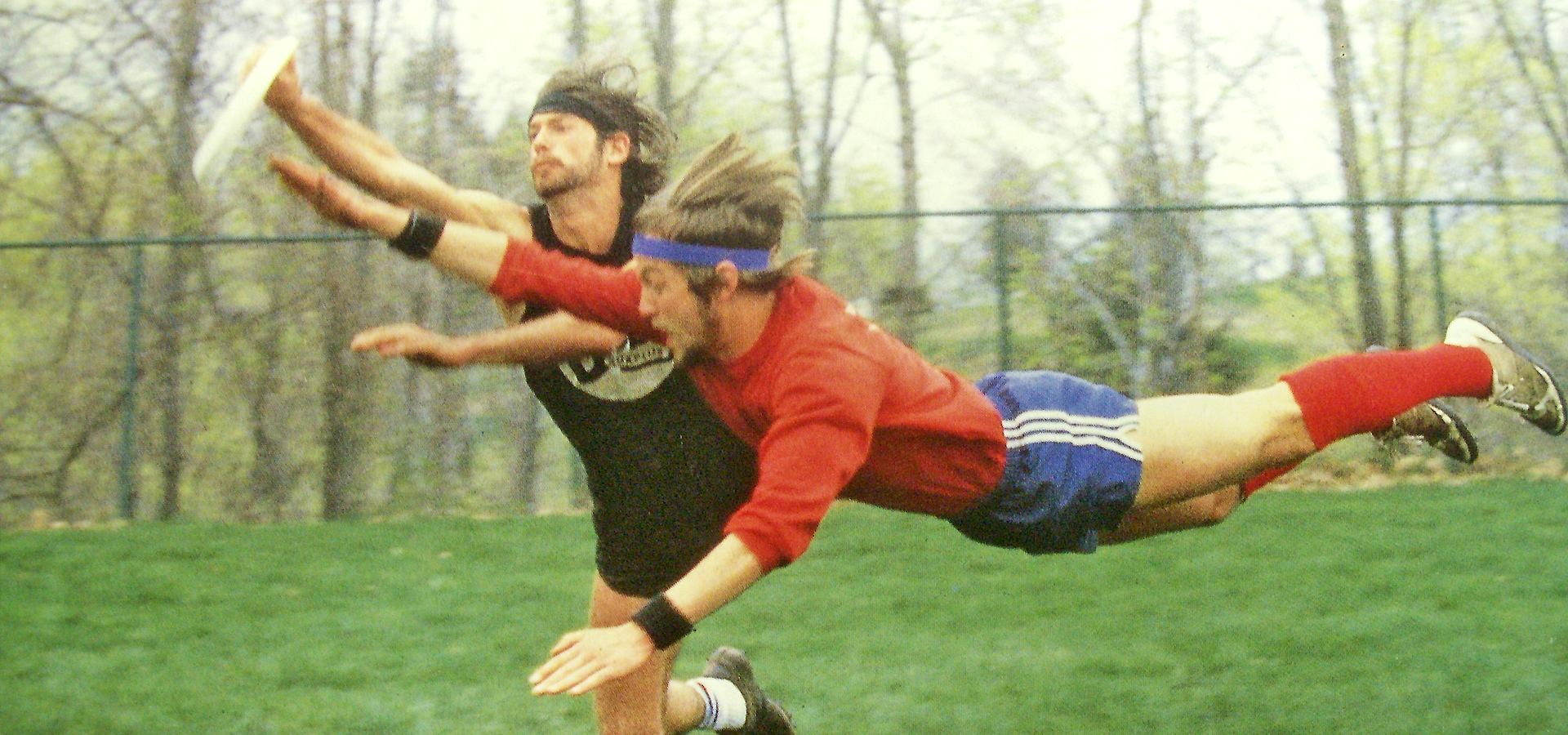 https://magazine.blogs.wesleyan.edu/files/2023/06/Ultimate-Frisbee_1920x900.jpg